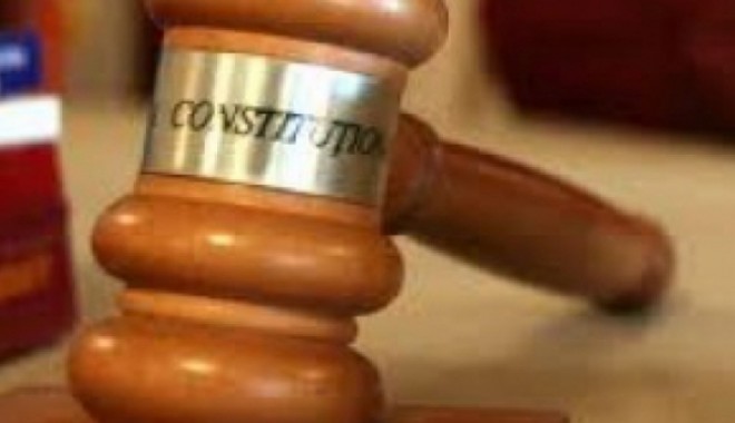 CCR poate decide soarta referendumului: S-au primit listele de la Parchet. Parchetul infirmă - curteaconstitutionala300x3000150-1344932642.jpg