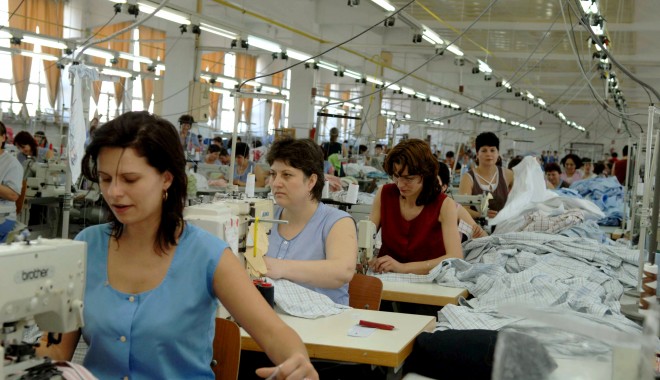 Fabricile de textile, luate la puricat de inspectorii de muncă - cusatoritextile-1362574741.jpg