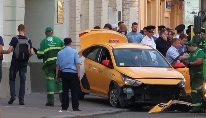 E oficial: Bărbatul care a intrat în pietoni la Moscova nu consumase băuturi alcoolice. El a apăsat din greșeală accelerația - cutaxiulinmultime05702300-1529234301.jpg