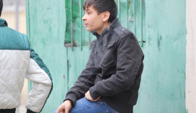 Cu țigara în gură de mici.  Ce efecte devastatoare  are fumatul  în adolescență - cutigara-1444663619.jpg