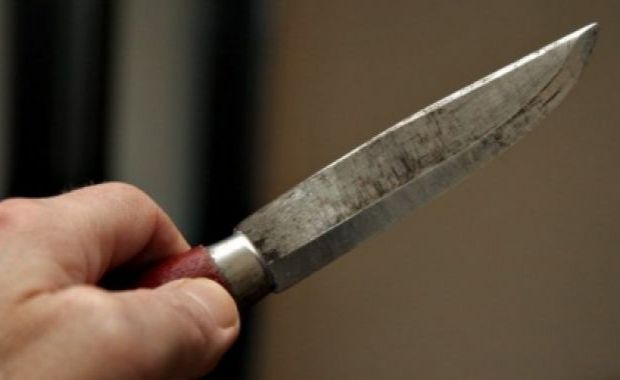 A vrut să o omoare pentru că a refuzat să-l ia de bărbat - cutit-1318183229.jpg