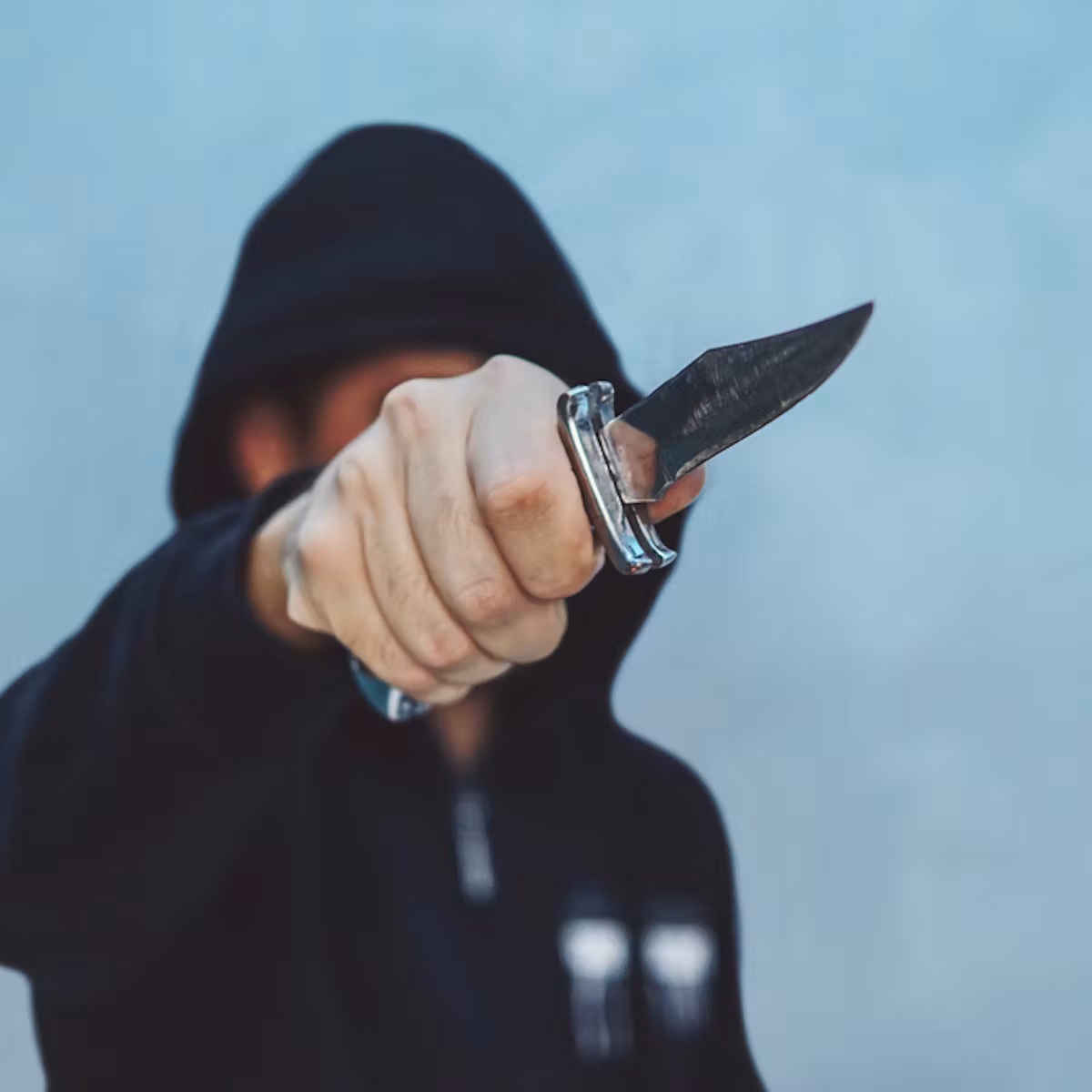 Un tânăr aflat în perioada de supraveghere s-a prezentat la Serviciul de Probaţiune având asupra sa un cuţit - cutit-1676474750.jpg