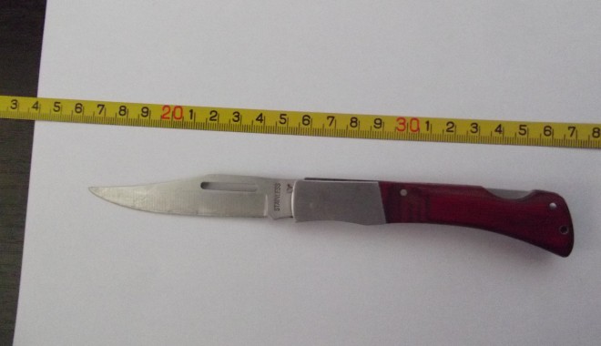 A vrut să bea pe gratis. Iată ce a urmat - cutitinfractiune-1386170989.jpg