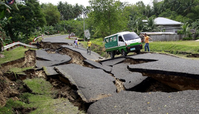 Cutremurul din Filipine a avut forța a 32 de bombe atomice - cutremur-1381930264.jpg