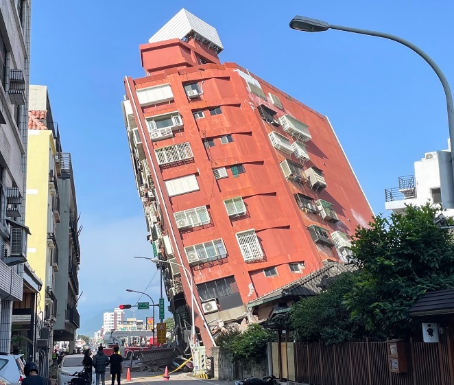 Seism de 7,4 grade pe scara Richter în Taiwan, cel mai puternic din ultimii 25 de ani! Persoane decedate, clădiri prăbuşite