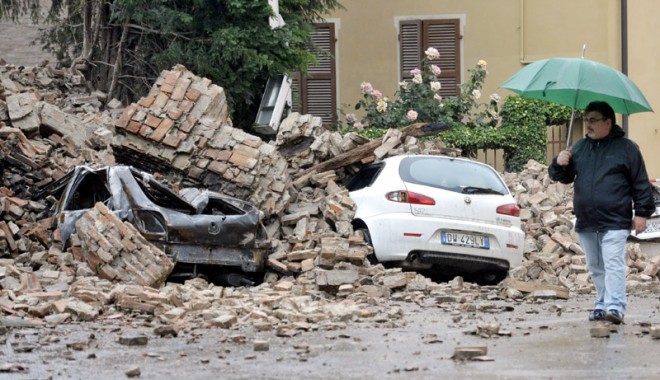 Nordul Italiei, devastat de cutremur - cutremuritalia-1337608619.jpg