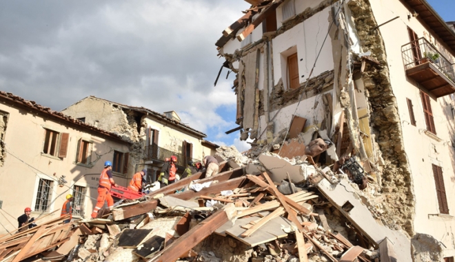 Italia, pusă la pământ.  Un nou seism a făcut ravagii - cutremuritalia-1477836916.jpg