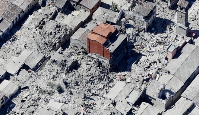 VIDEO ȘI IMAGINI DRAMATICE / 247 DE MORȚI după cutremurul din Italia. Printre victime sunt cinci români - cutremuritalia12-1472109122.jpg