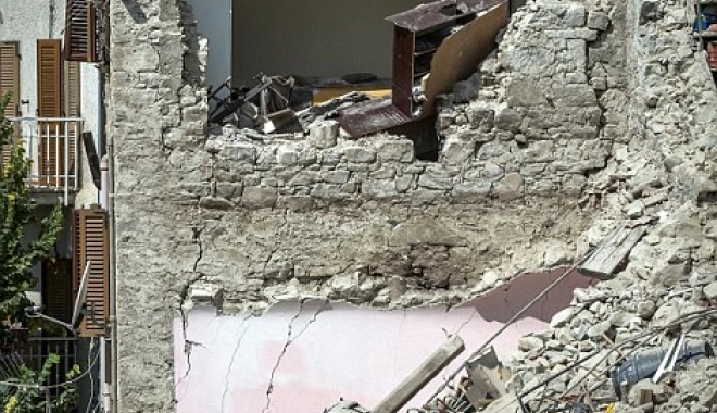 VIDEO ȘI IMAGINI DRAMATICE / 247 DE MORȚI după cutremurul din Italia. Printre victime sunt cinci români - cutremuritalia45-1472109563.jpg