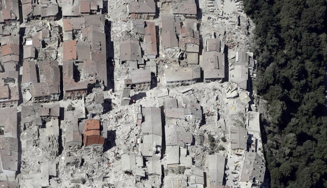 VIDEO ȘI IMAGINI DRAMATICE / 247 DE MORȚI după cutremurul din Italia. Printre victime sunt cinci români - cutremuritalia8-1472109082.jpg