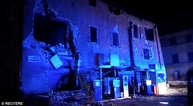 GALERIE FOTO. Noi cutremure puternice în Italia: zeci de răniți și pagube importante - cutremurroma6-1477550492.jpg