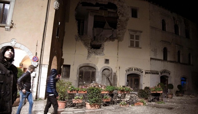 GALERIE FOTO. Noi cutremure puternice în Italia: zeci de răniți și pagube importante - cutremurroma7-1477550484.jpg