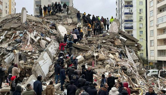 Salvări spectaculoase în Turcia și Siria. O femeie scoasă de sub dărâmături după 170 de ore! - cutremurturciaruinecladireprabus-1676275666.jpg