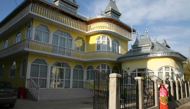 Fără niciun venit, dar cu vilă și limuzină în fața casei! - cuzavodagf66-1313613562.jpg