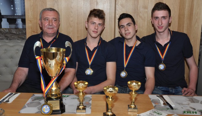Campionii cadeți ai CVM Tomis Constanța au sărbătorit al doilea titlu național - cvmtomiscadeti3-1366820418.jpg