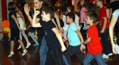 Black and White, mega-petrecere în stil latino - d09a5bfa55c9f3d5249a6e1c70a9e0c1.jpg