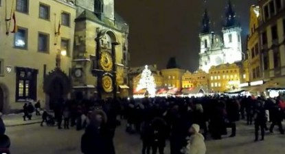 VIDEO Bătaie cu perne în centrul capitalei - d2d5ed7eddb632adc3d91b947834aeac.jpg