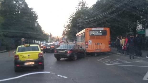 Elev rănit în drum spre școală, după ce mama lui a pierdut controlul volanului - d3b31761d7ec4c9da31cb4cae3cca3f1-1539327921.jpg