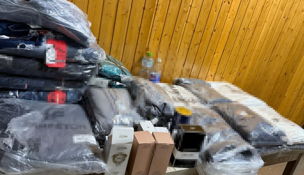 Autocar sosit din Turcia, controlat de polițiștii din Mangalia. Sute de produse au fost confiscate - d3ce200b63b44ef397ec54f861fa850c-1744024515.jpg