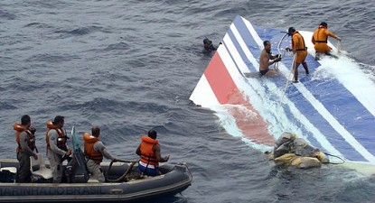Cadavrele victimelor unui accident aviatic, găsite în Atlantic - d48da2445baf1640d0b54e229e860c16.jpg