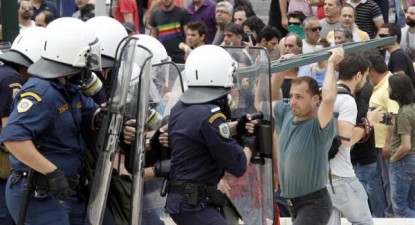 Sute de greci au continuat protestele la Atena - d4cfa8e7e07ac531bc3cce0203f6b209.jpg