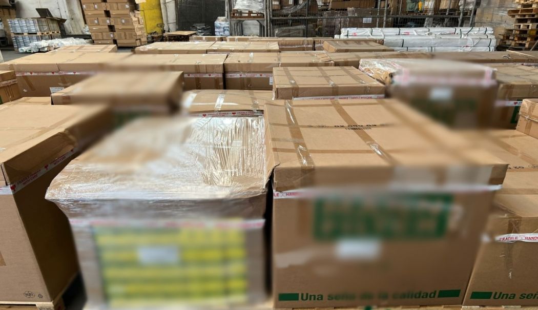 Sute de haine și parfumuri, confiscate la Vama Veche. Produsele au fost evaluate la 100.000 de lei - d61b1406dbd841be88423ad63ea24659-1730882487.jpg