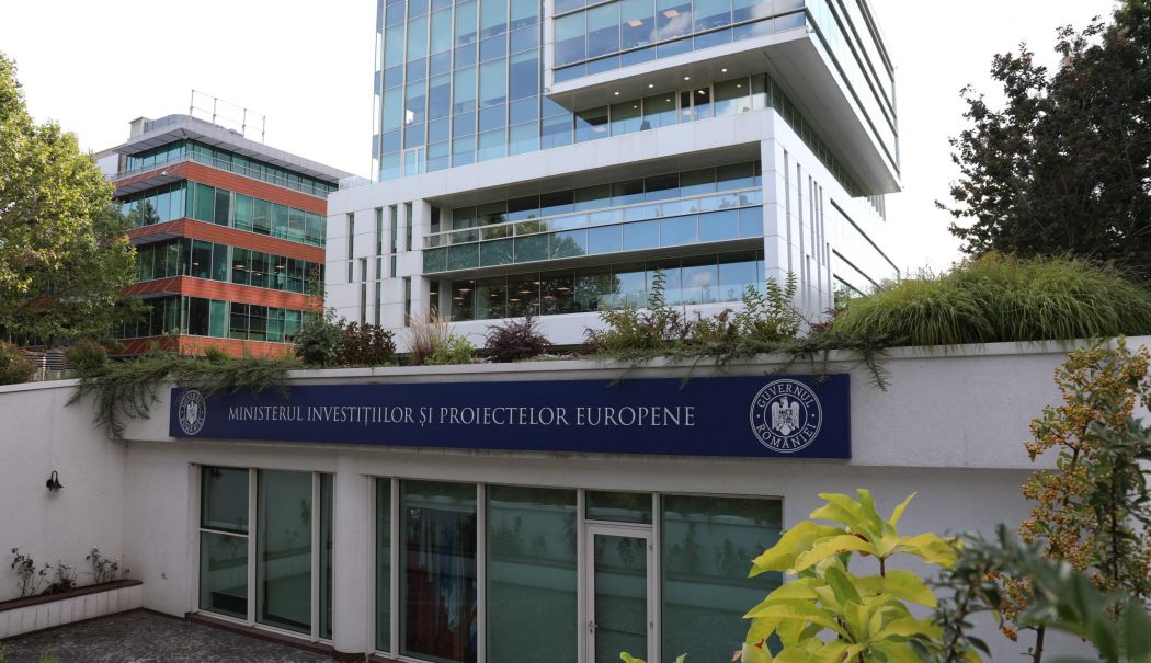 Angajații MIPE, atenționați pentru ținuta la birou: „Nu poți să vii în șlapi” - d78c393be1c40639ecd4f563b6e4bc2f-1757078037.jpg