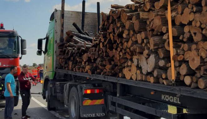 Incendiu la un camion încărcat cu lemne în Techirghiol - d906b14ba5d5436f82a5011675864649-1569069375.jpg