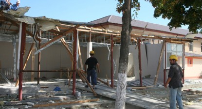 Viceprimarul din Cogealac a intrat cu buldozerul în casa popii - d94500cbf74c4ea234acc780c04913a2.jpg