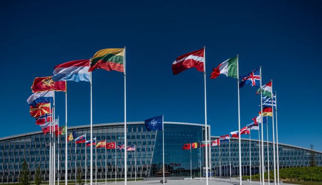 NATO îşi măreşte bugetul militar pentru anul viitor cu 12%, până la 2,03 miliarde euro