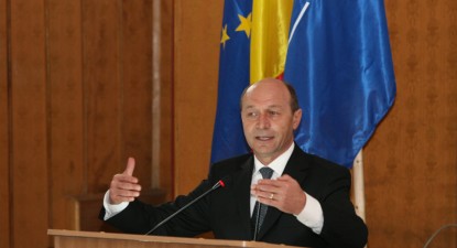 Traian Băsescu a anunțat că România va lua un nou împrumut de la FMI în 2011 - d9bfecba597451adf11ecc499914bb7a.jpg