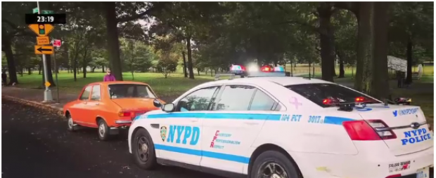 IMAGINEA ZILEI! Dacia 1300 a unui român, postată pe Facebook alături de o mașină a NYPD - dacia14706100-1540809208.jpg