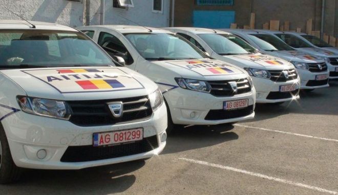 Ministerul Afacerilor Interne va cumpăra de la Renault România autovehicule în valoare de peste 6,2 milioane de euro - dacialoganpolitiaromana0-1531643748.jpg