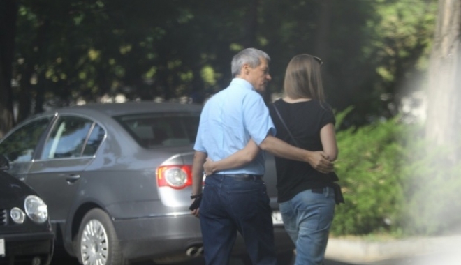 Dacian Cioloș, primele declarații după ce a fost surprins în compania unei tinere - dacianciolos-1504367084.jpg