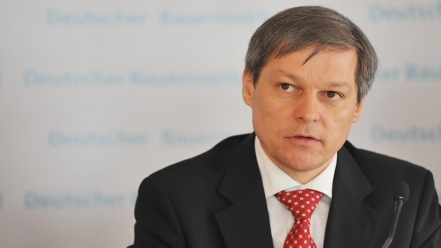 Ciolos, întrebat dacă ia în calcul înființarea unui partid: Mă gândesc și la asta. Mă gândesc la toate soluțiile - dacianciolos25507100-1487425346.jpg