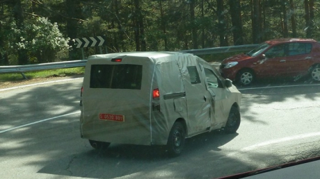 Noul model Dacia, imagini în premieră - daciapopster-1309784029.jpg