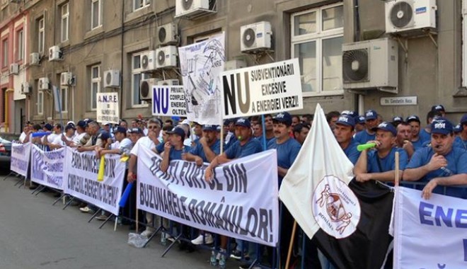 Energeticienii pichetează Guvernul - dada-1375773708.jpg