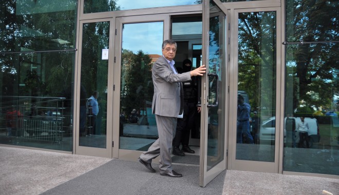 CORUPȚIE LA UMC: PROFESORI CU VECHIME IMPLICAȚI. SUSPICIUNI de FRAUDĂ la 13 MATERII! - dada-1379581185.jpg