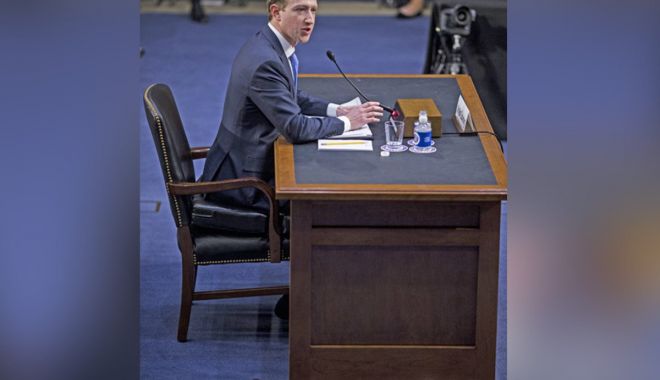 GALERIE FOTO / Detaliu amuzant de la audierea lui Mark Zuckerberg în Senatul american - daeeqfaxkaa5ate-1523449226.jpg