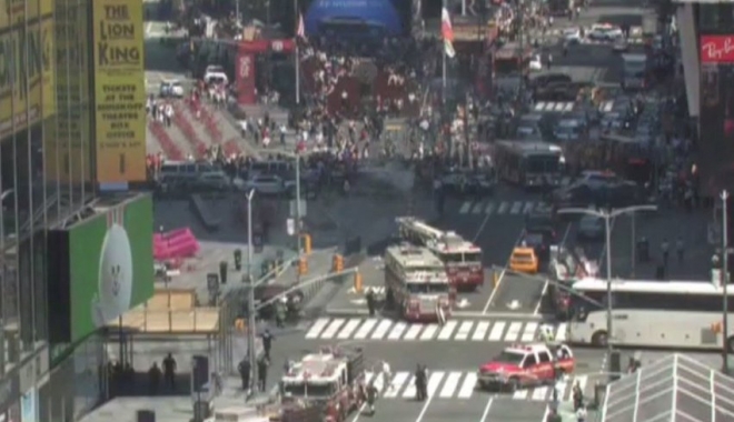 GALERIE FOTO-VIDEO / UPDATE. Două mașini AU INTRAT ÎN PLIN ÎN PIETONI la New York, în Times Square și Staten Island - dah0yrfxyaablqg-1495132390.jpg