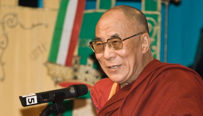 Dalai Lama, în atenția bibliotecarilor constănțeni - dalailamasursawikimediacommons-1594053524.jpg