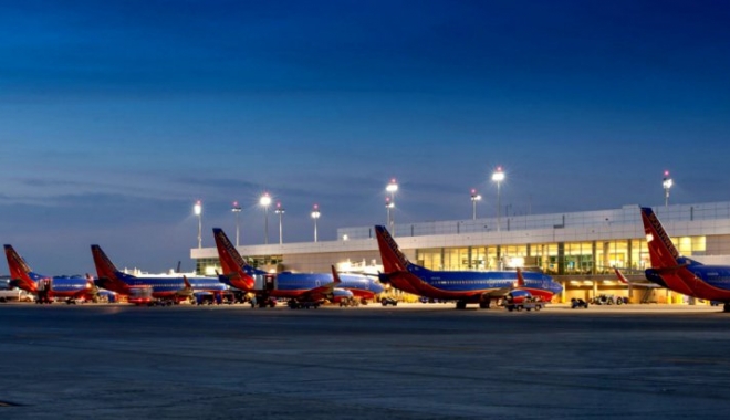 Aeroport evacuat, după ce s-au tras mai multe focuri de armă - dallasloveflieldair62970800-1465627743.jpg