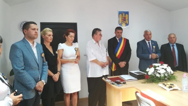 Un primar și-a acordat singur titlul de Cetățean de Onoare al comunei. La eveniment a și plâns de emoție - dambovita85073500-1532334799.jpg