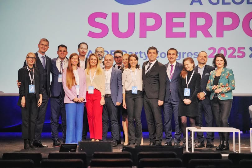 Europarlamentarul Dan Barna, reales vicepreședinte al ALDE cu cel mai mare număr de voturi - dan-barna-1761581577.jpg