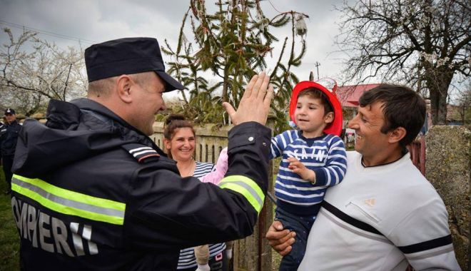 GALERIE FOTO / Carmen Dan, vizită surpriză la Dănuț, băiețelul salvat anul trecut dintr-un puț de 16 metri - dan4-1523117616.jpg