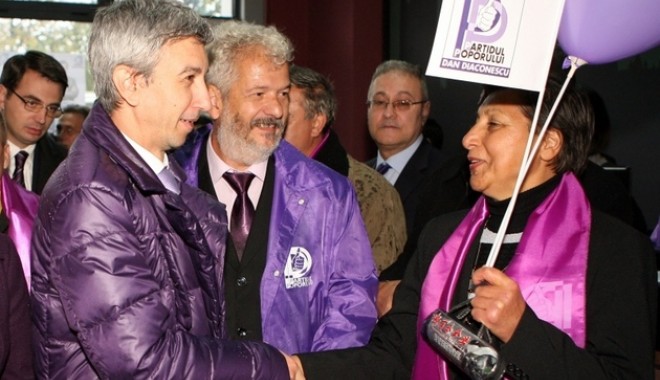 Un an de la înființarea Partidului Poporului-Dan Diaconescu - dandiaconescumediafaxfotoliviuch-1347954708.jpg