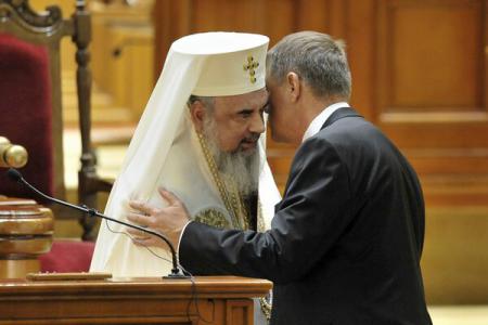 Patriarhul Daniel i-a dat binecuvântarea președintelui Iohannis - daniel-1419161965.jpg