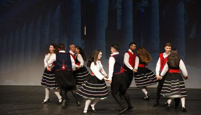 Ești pasionat de dans? Haide să înveți să dansezi grecește ! - dansurigrecesti-1536829019.jpg