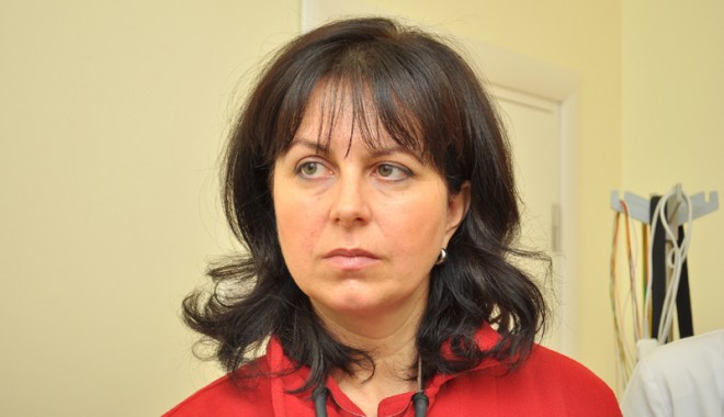 Cancerul pulmonar, favorizat de fumat și poluare - danteselena2-1352997995.jpg
