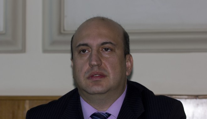 Prof. Danuț Epure, votat președinte al Senatului - danutepure7-1329758536.jpg